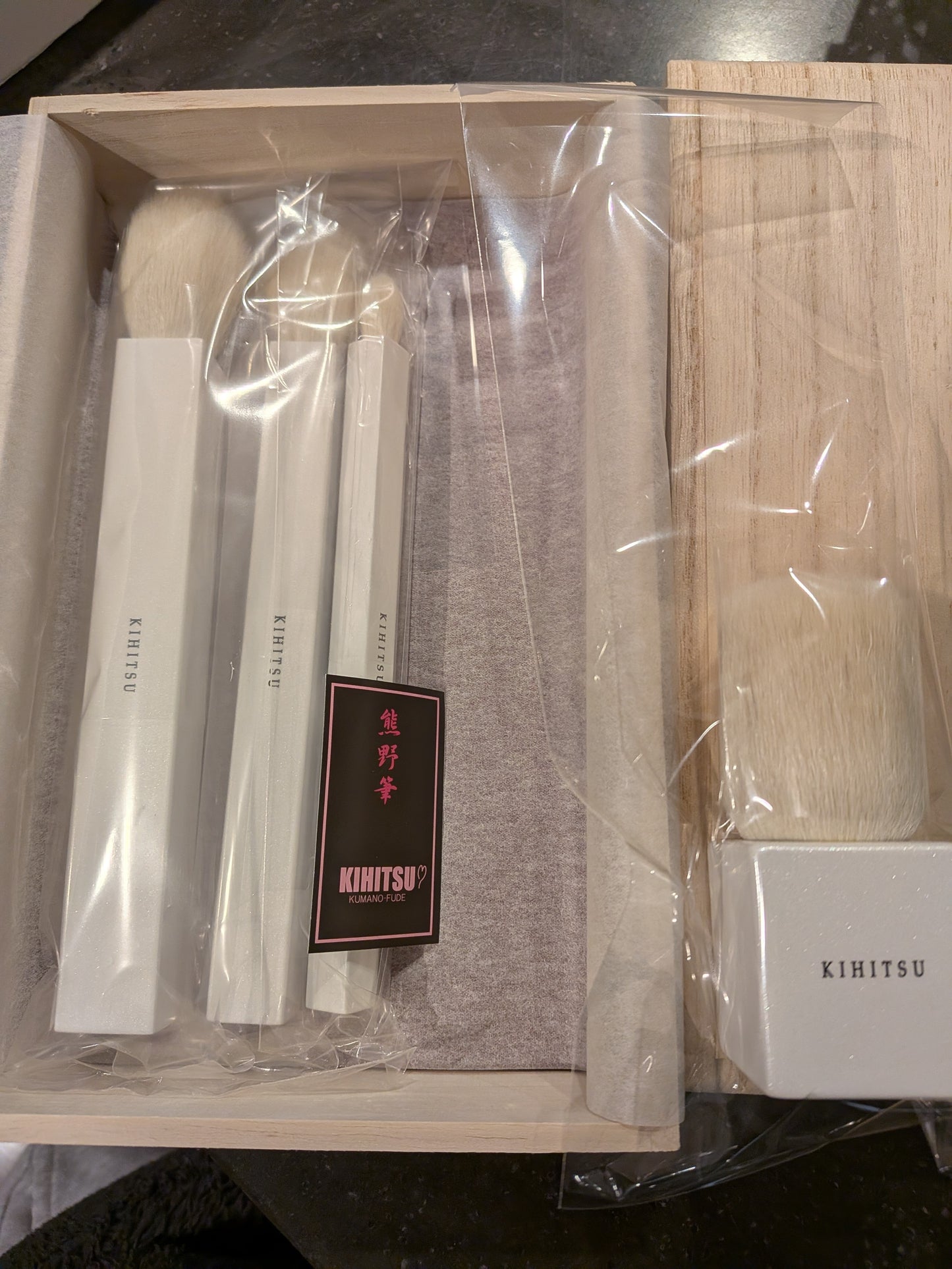 Kihitsu Square brush set (goat) + Facial Cleansing Brush( shikaku4) with a Paulownia box