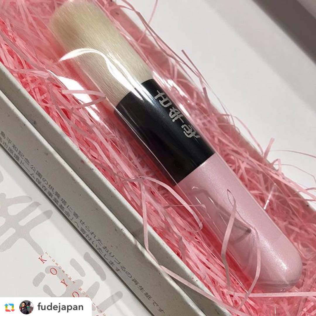 Koyomo Nadeshiko Pearl Pink Cheek Brush
