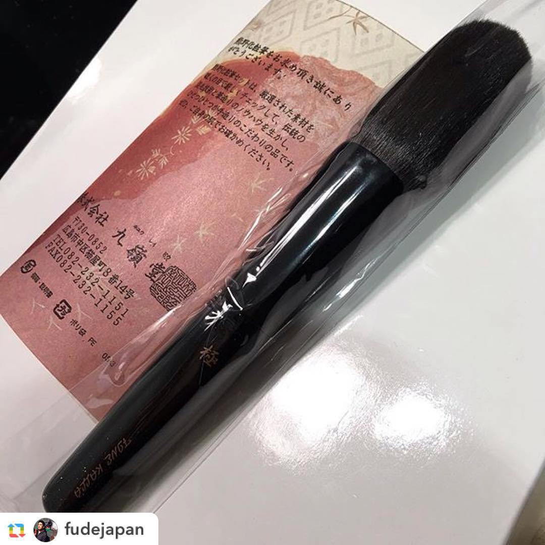 Kyureido KK-001 Powder Brush (Hair: Grey Squirrel)