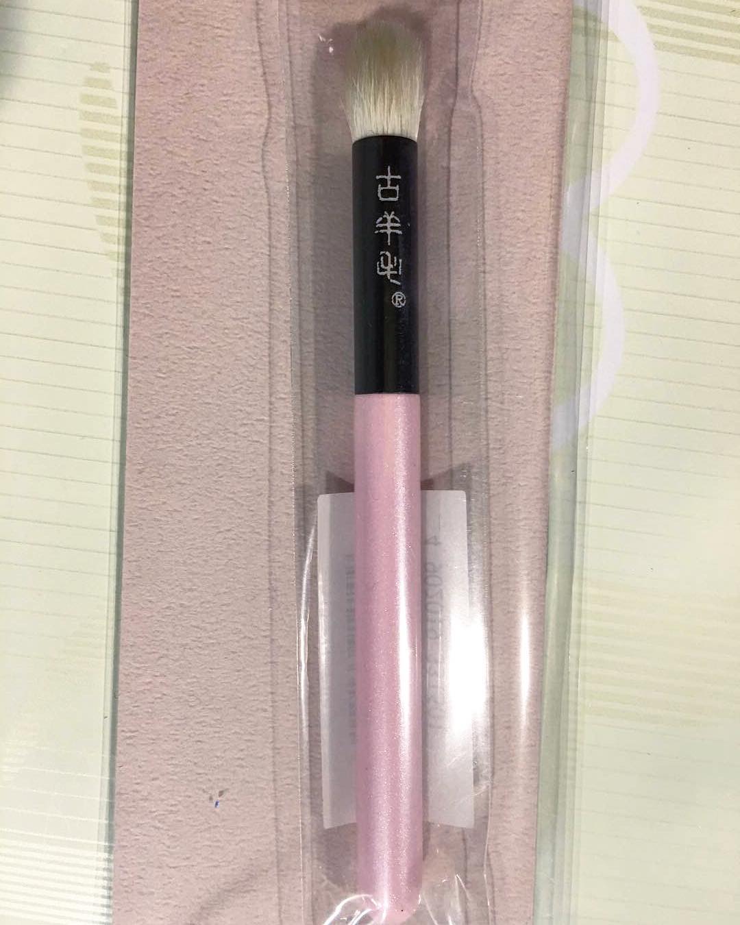 Koyomo Nadeshiko Pearl Pink Eyeshadow Brush