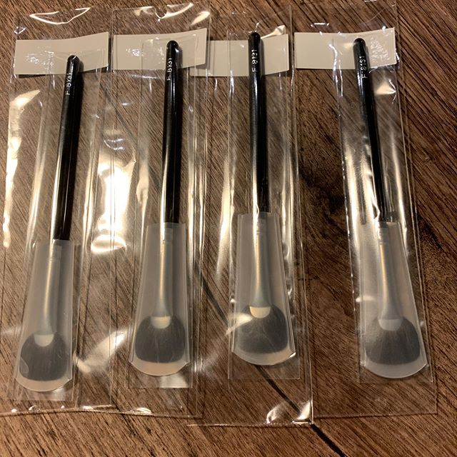 Hakuhodo F8131 BkSL Ougi Eyeshadow (100% grey squirrel)