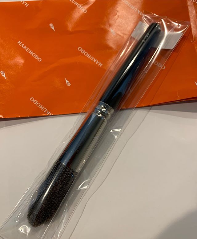 Hakuhodo G103 Blush & Highlighter Brush Tapered -BkSL (Hair Material: Gray Squirrel & Goat)