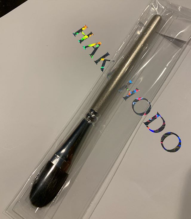 Hakuhodo G116 Highlighter Brush Round & Flat (Hair:Grey squirrel)