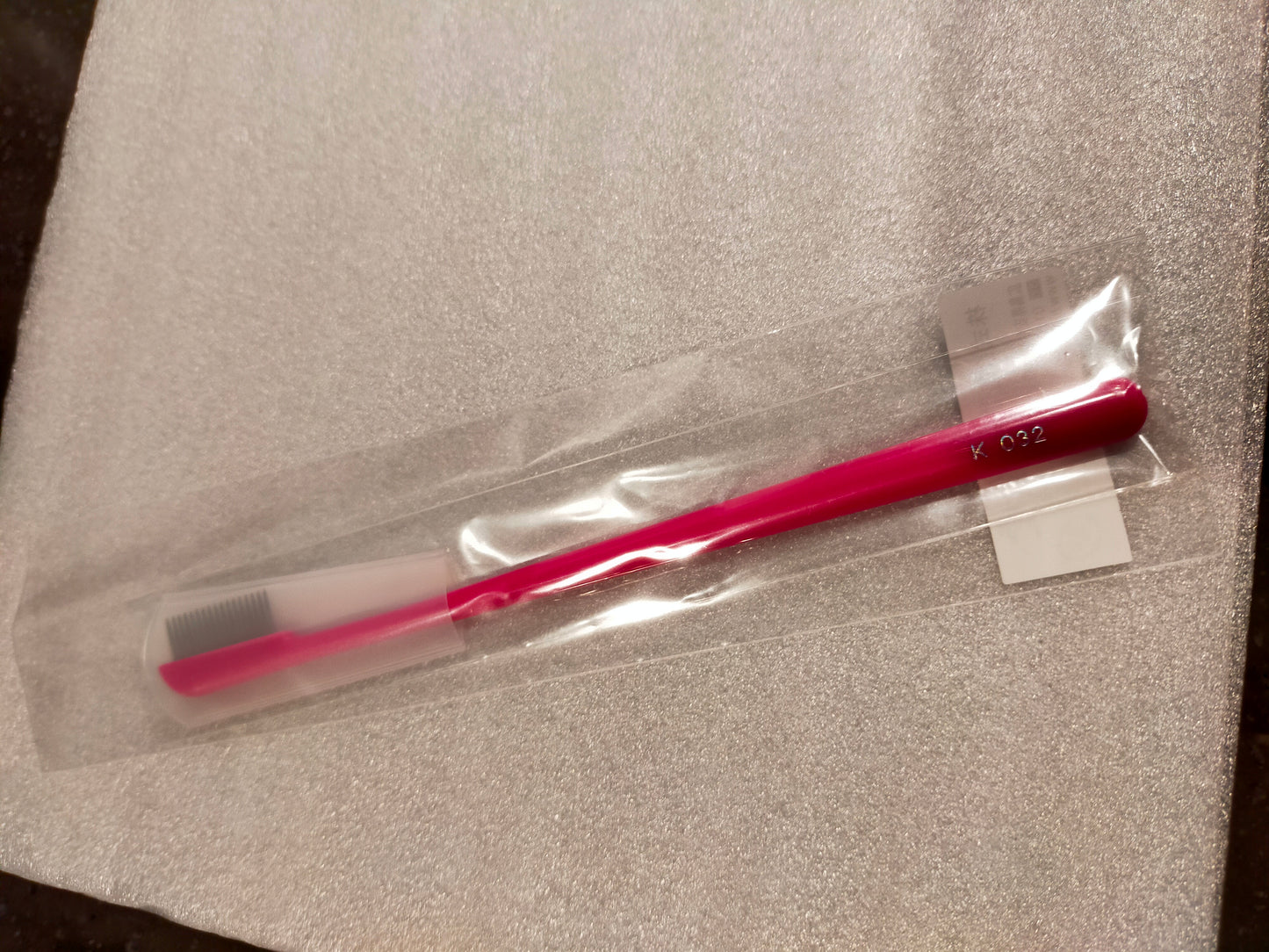 Hakuhodo J032 Lash Comb (pink)