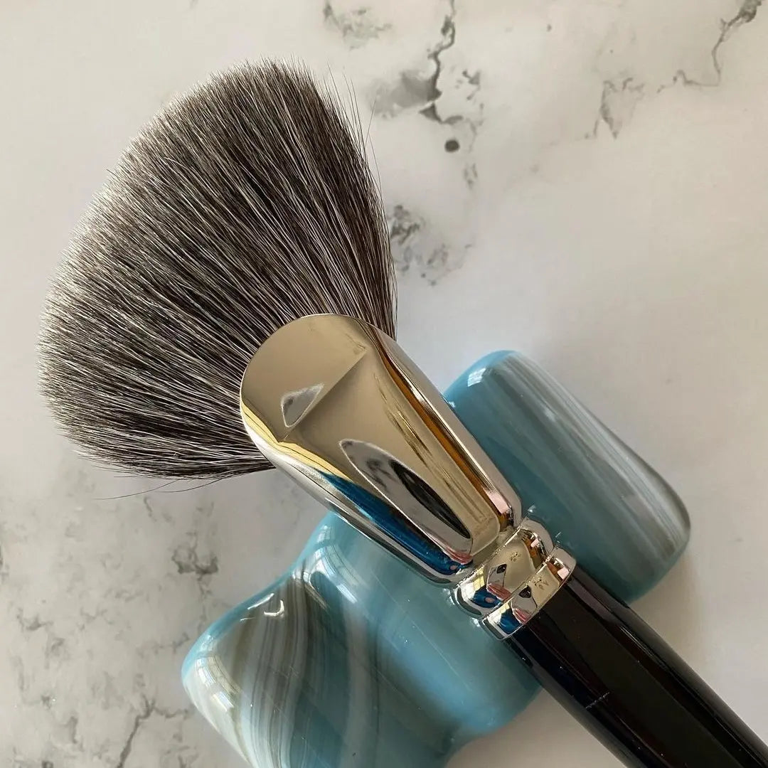 Hakuhodo F1342 Ougi Short and Angled (Hair:Blue squirrel・Goat)