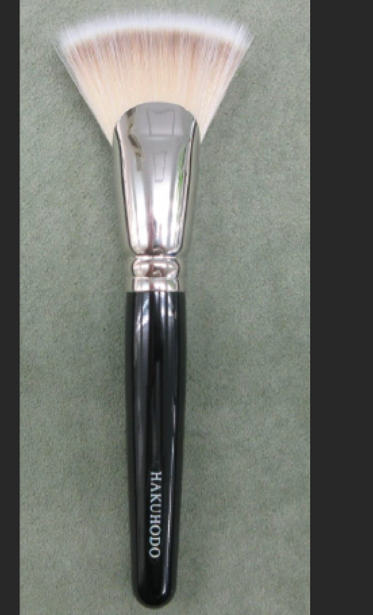 Hakuhodo F1551 BkSL Fan-shaped Flat Brush with Stepped Bristles