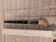 Загрузить изображение в средство просмотра галереи, Kihitsu Cheek Brush (long handle) pine squirrel/goat
