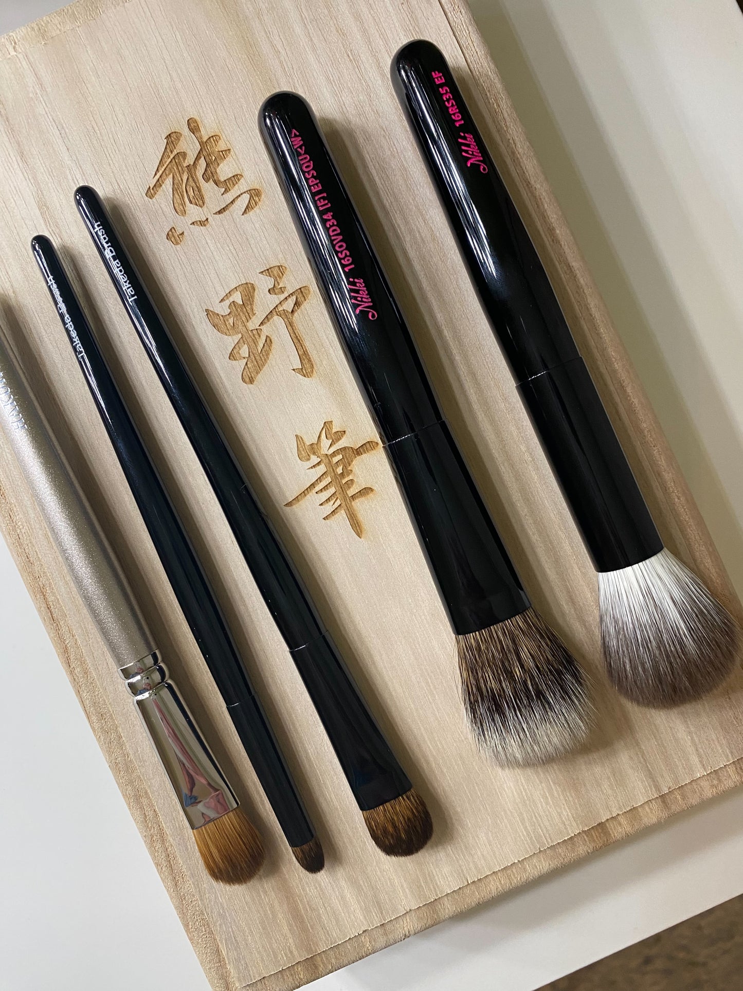 Takeda SH14S ECSQU Eyeshadow Brush (Canadian squirrel)