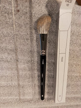 Load image into Gallery viewer, Kihitsu Cheek Brush (long handle) pine squirrel/goat
