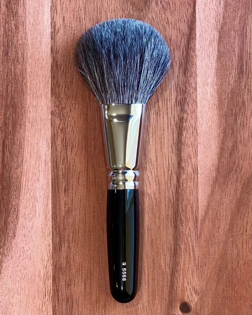 Hakuhodo G5568  Powder Brush - Round Flat (grey squirrel /goat)BkSL