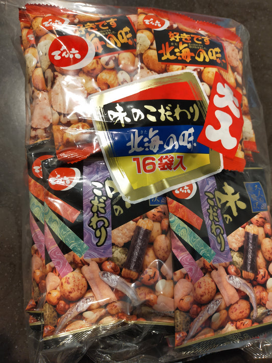 Japanese snack ( 16 small bags ) in a large bag