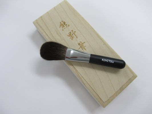 Kihitsu powder brush limited (grey squirrel 100%) with a Paulownia Wood Box