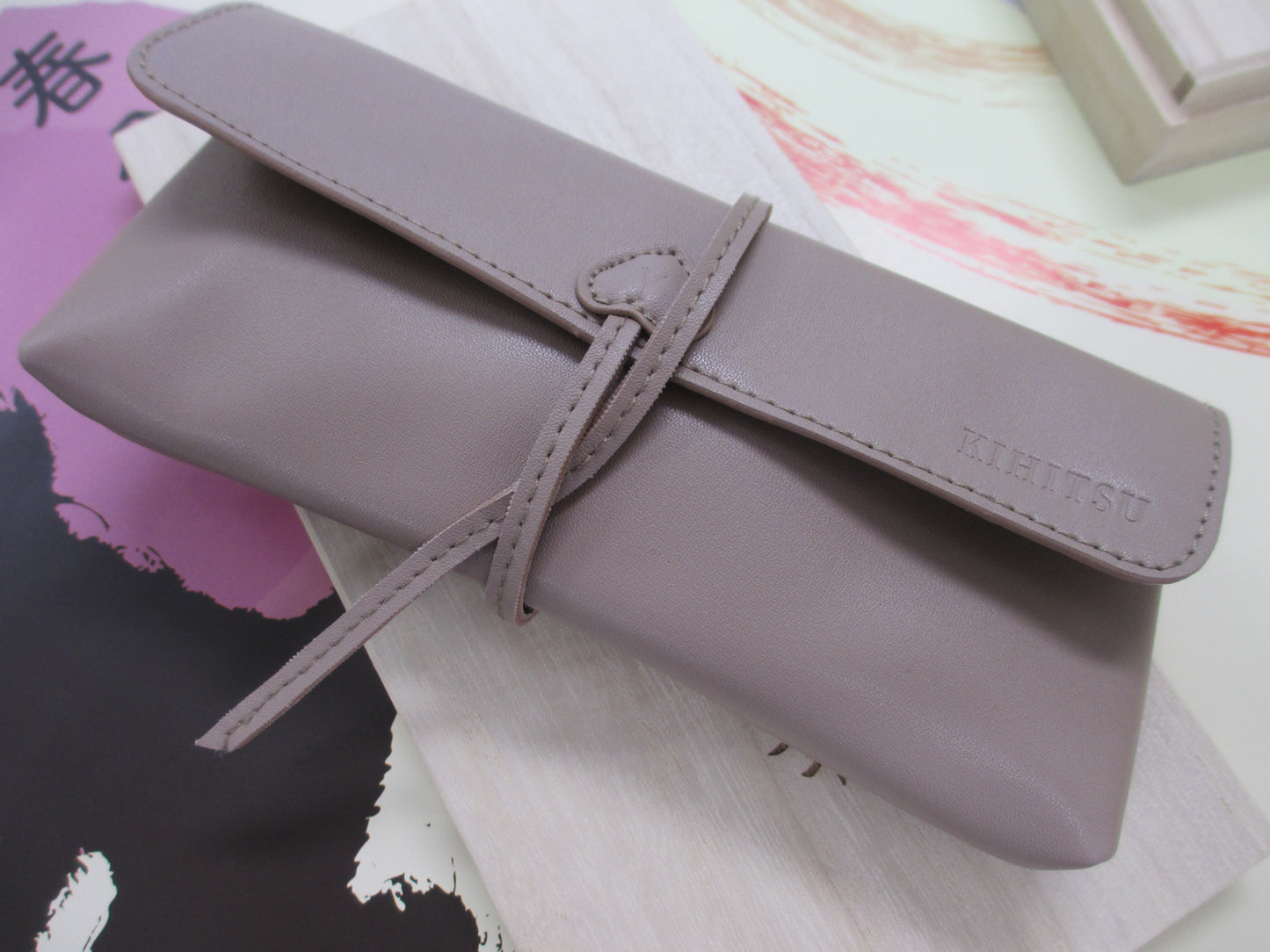 Kihitsu Limited face brush (goat) with a Paulownia Wood Box