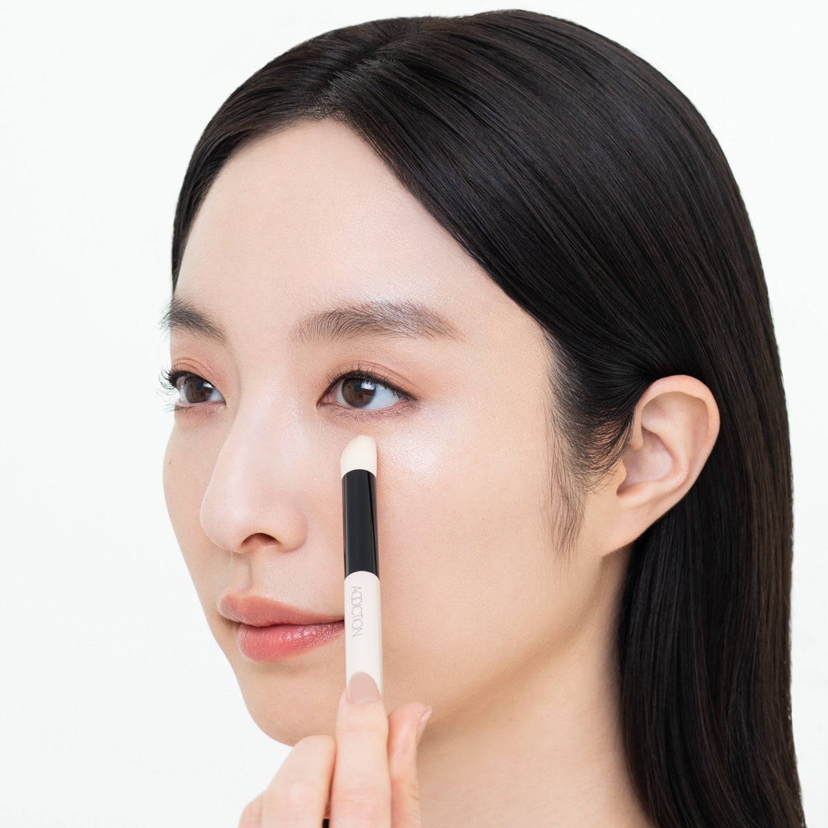 ADDICTION FINGER CONCEALER BRUSH (ONLINE EXCLUSIVE)