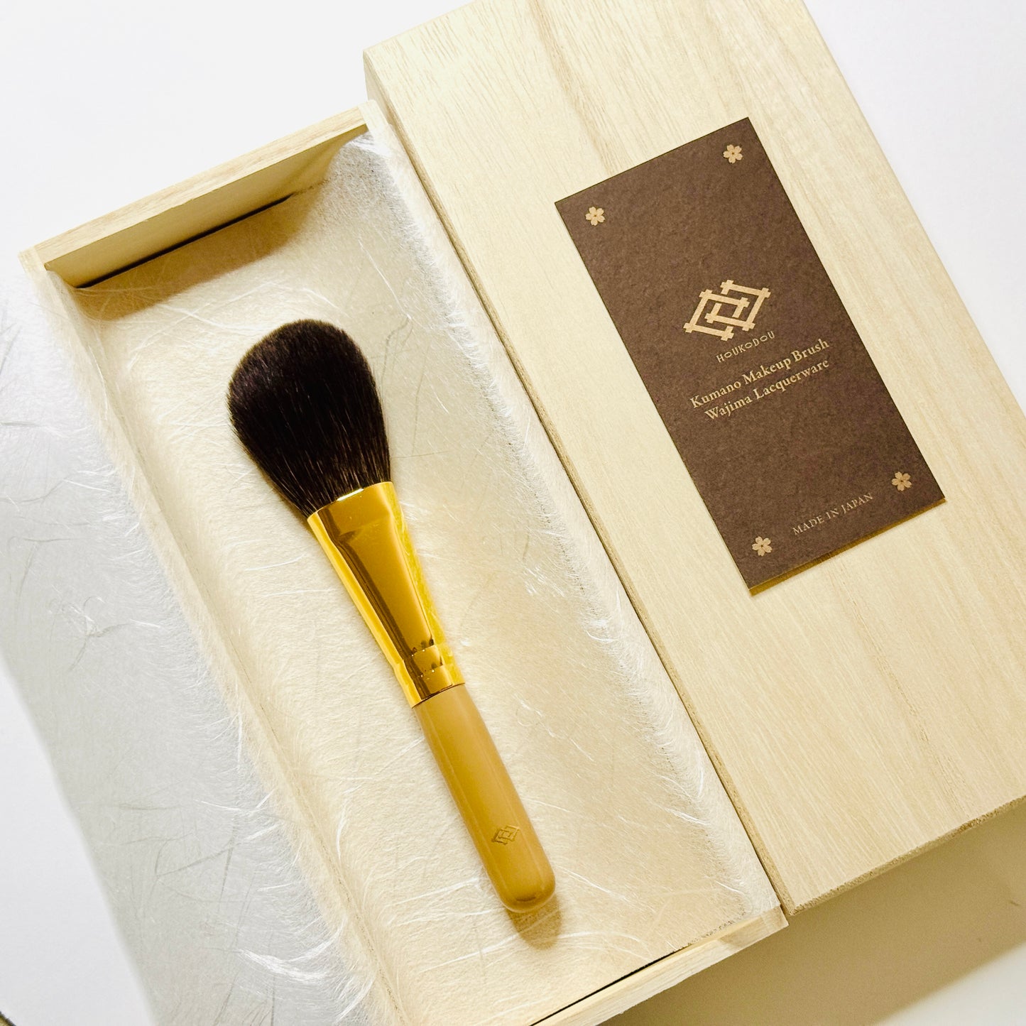 Houkodou WK-3 Wajima Lacquer Makeup Brush – Milk Tea (Gray Squirrel)