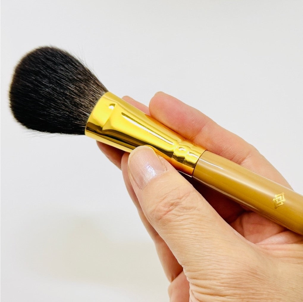 Houkodou WK-3 Wajima Lacquer Makeup Brush – Milk Tea (Gray Squirrel)