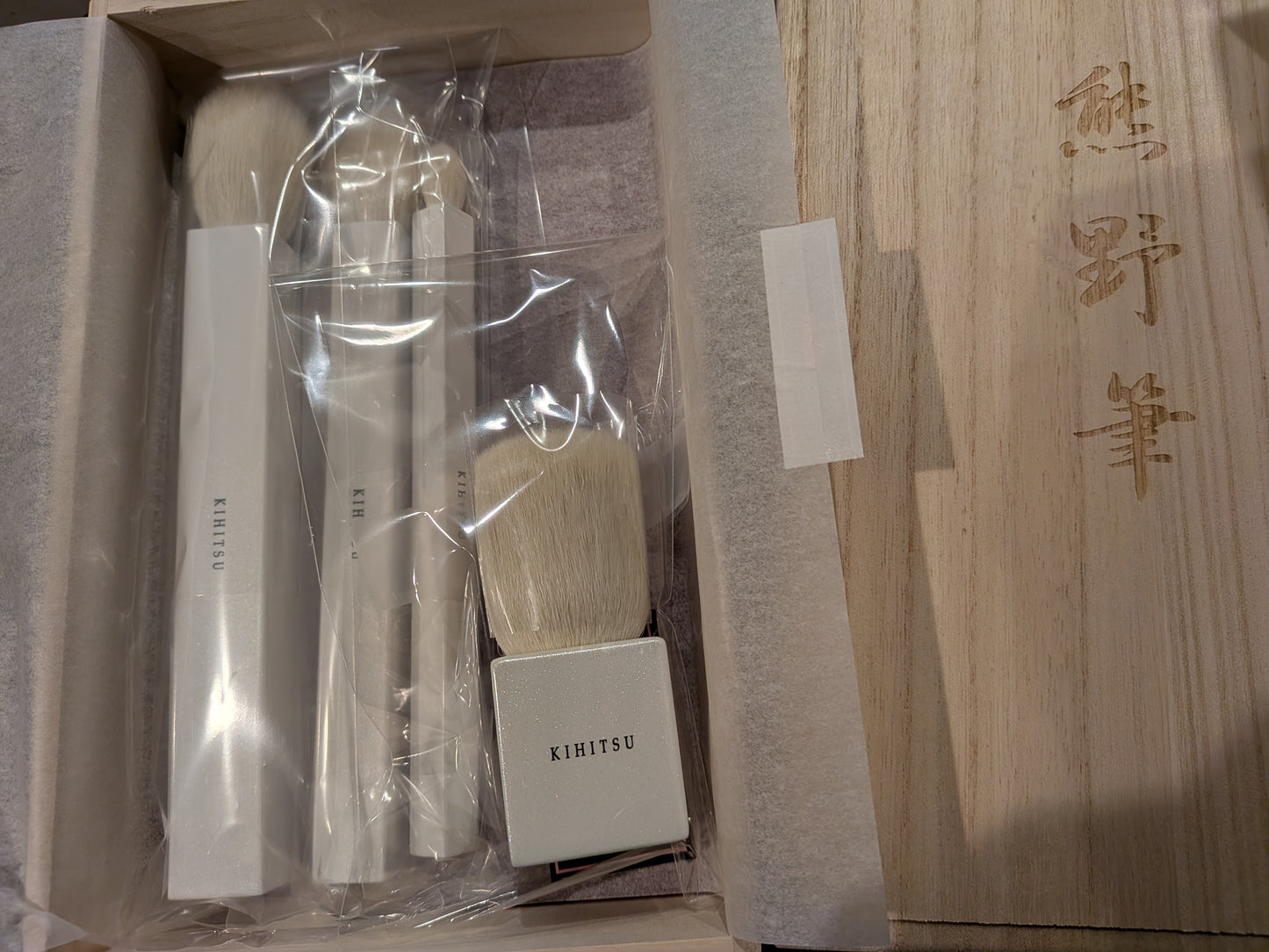 Kihitsu Square brush set (goat) + Facial Cleansing Brush( shikaku4) with a Paulownia box