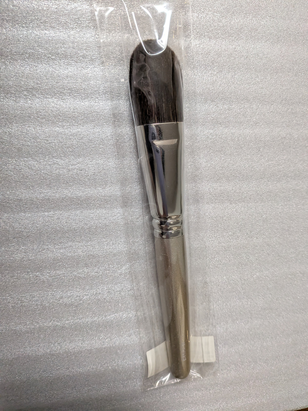 Hakuhodo G5519 (B5519)ShSL Powder Brush Round & Flat (100% grey squirrei)