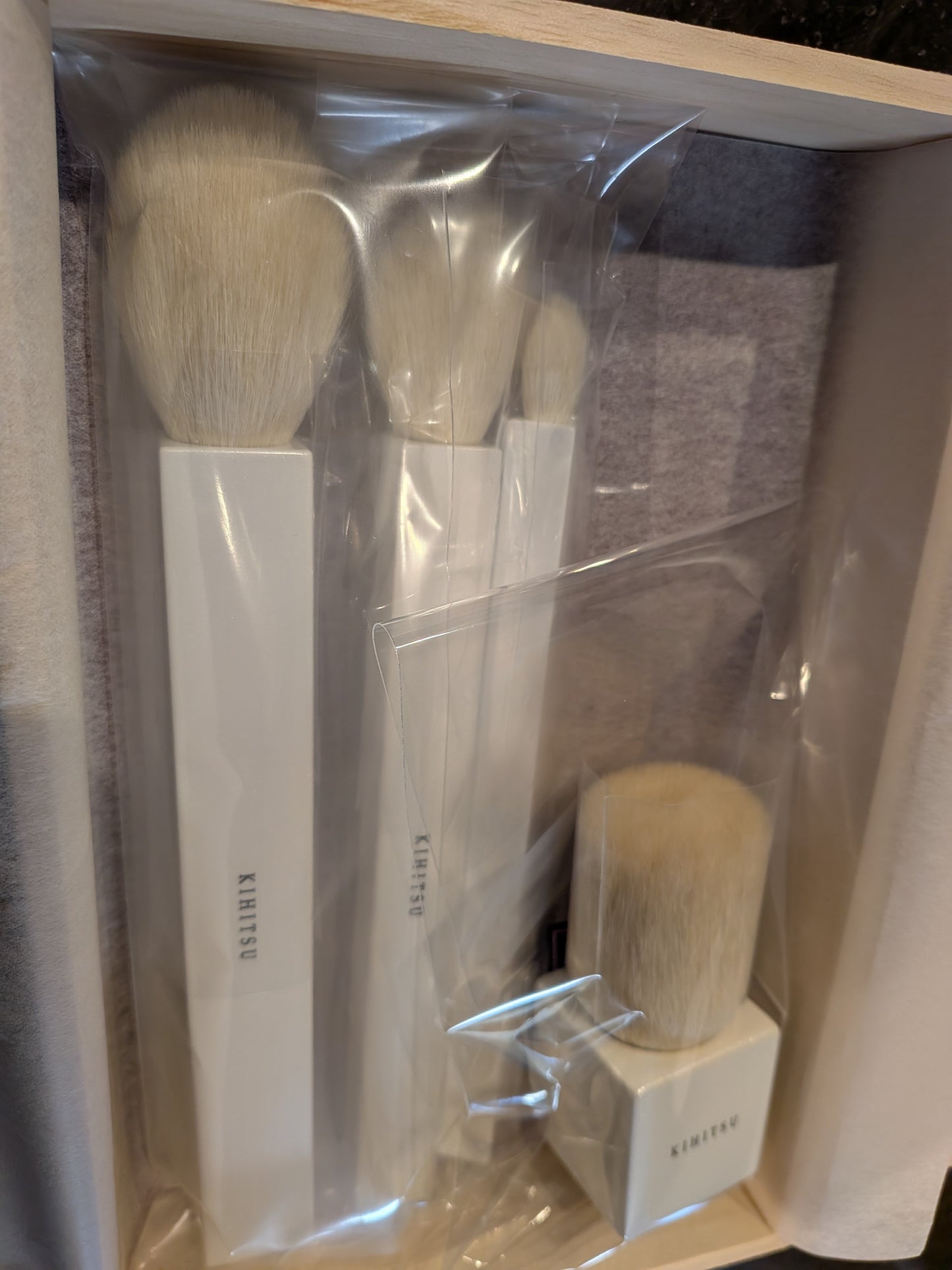 Kihitsu Square brush set (goat) + Facial Cleansing Brush( shikaku4) with a Paulownia box
