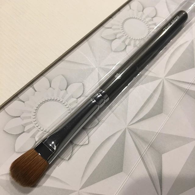 Kyureido KM-006 Eyeshadow Brush L (Weasel)