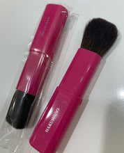 Load image into Gallery viewer, Hakuhodo H612 Slide Face Brush L Round &amp; Flat
