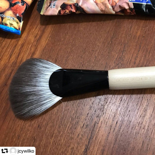 Takeda Silver Fox Fan Brush (20 Fan 35 EF) maple handle