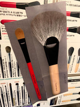 Загрузить изображение в средство просмотра галереи, Takeda Silver Fox Fan Brush (20 Fan 35 EF) maple handle
