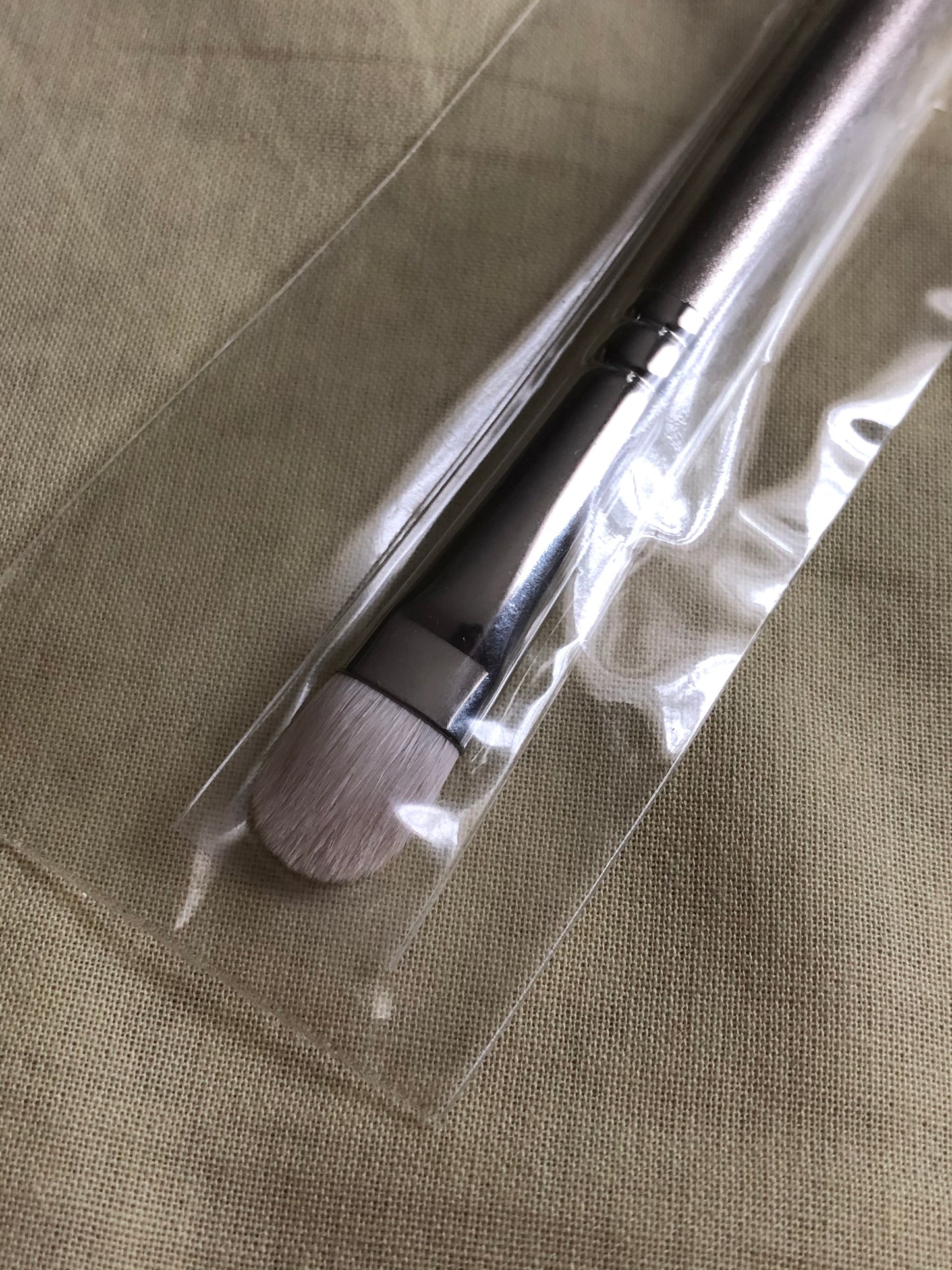 Hakuhodo J004 Eyeshadow Brush Round & Flat (goat)