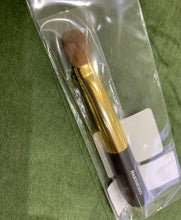 Load image into Gallery viewer, Hakuhodo Misako Portable Eye Shadow Brush
