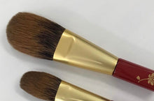 Load image into Gallery viewer, Koyudo Canadian Squirrel Makie Face L Brush in Red handle
