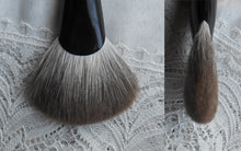 Load image into Gallery viewer, Takeda Silver Fox Fan Brush (20 Fan 35 EF) maple handle
